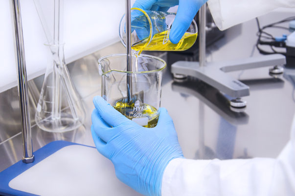 lavorazione olio da massaggi